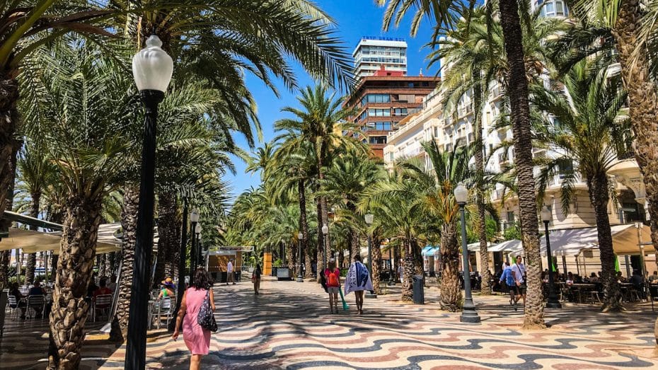 On allotjar-se a Alacant, Espanya - prop de l'Explanada d'Espanya