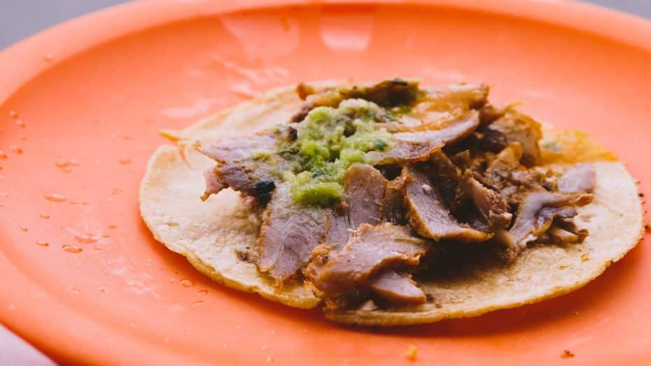 I mercati locali come La Merced offrono autentico cibo di strada messicano.