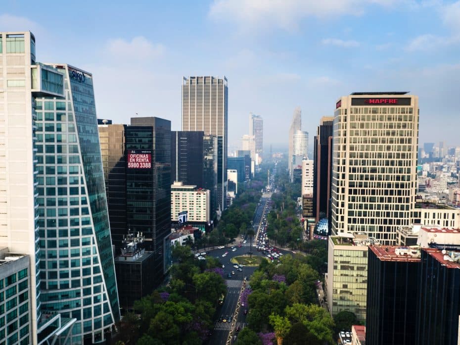 Reforma is a bustling area filled with remarkable attractions. The lively district showcases remarkable markets, hotels, exceptional shopping opportunities, well-connected transportation, and great dining options.