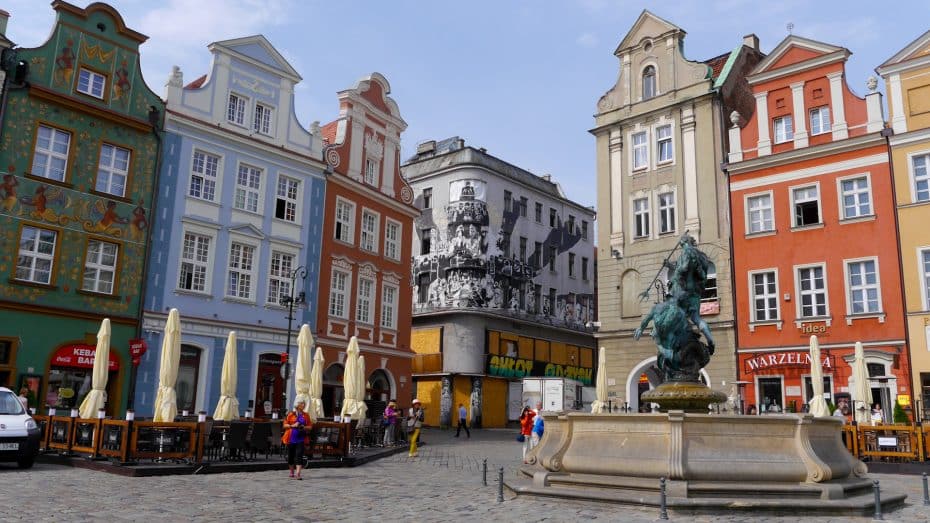 Al ser la mejor zona turística de Poznan, alojarse en Stare Miasto permite vivir el ambiente vibrante y la bella arquitectura de la ciudad.