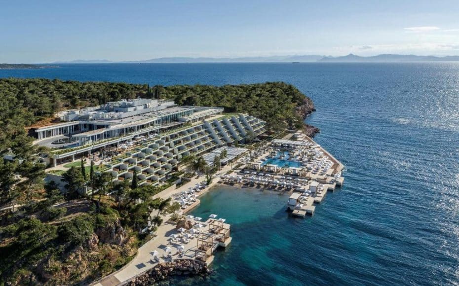Las ciudades costeras de Atenas ofrecen algunos de los mejores hoteles de lujo de Grecia.