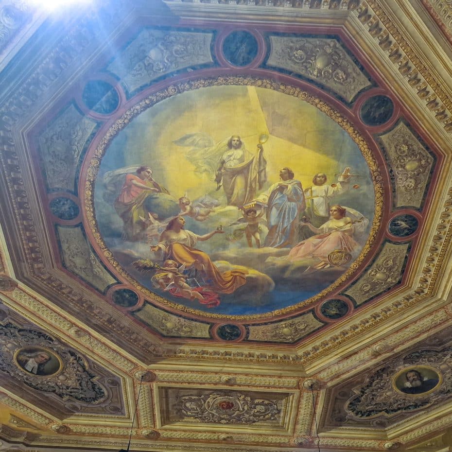 Aula Magna, techo, Alegoría de la Sabiduría, témpera de Giulio Carlini