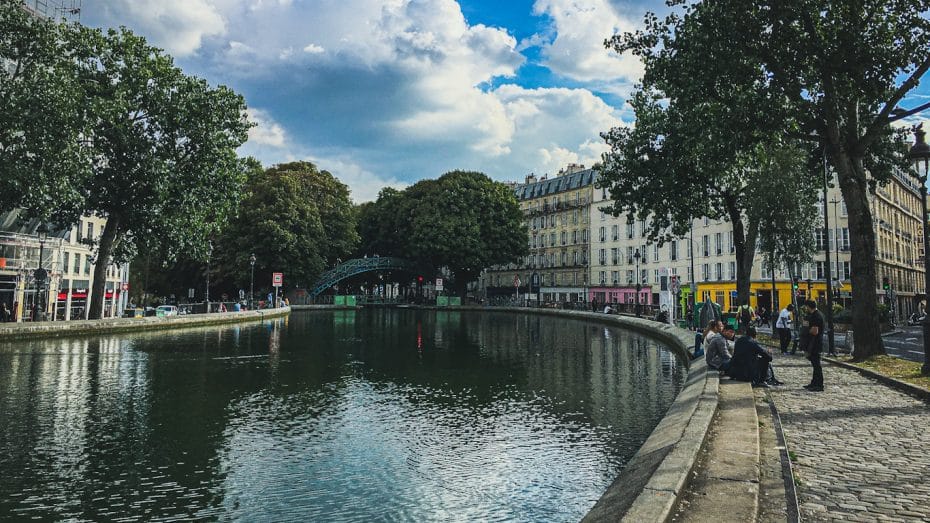 El Canal Saint-Martin es uno de los lugares favoritos de los parisinos, pero no tan turístico como otras zonas de la ciudad.