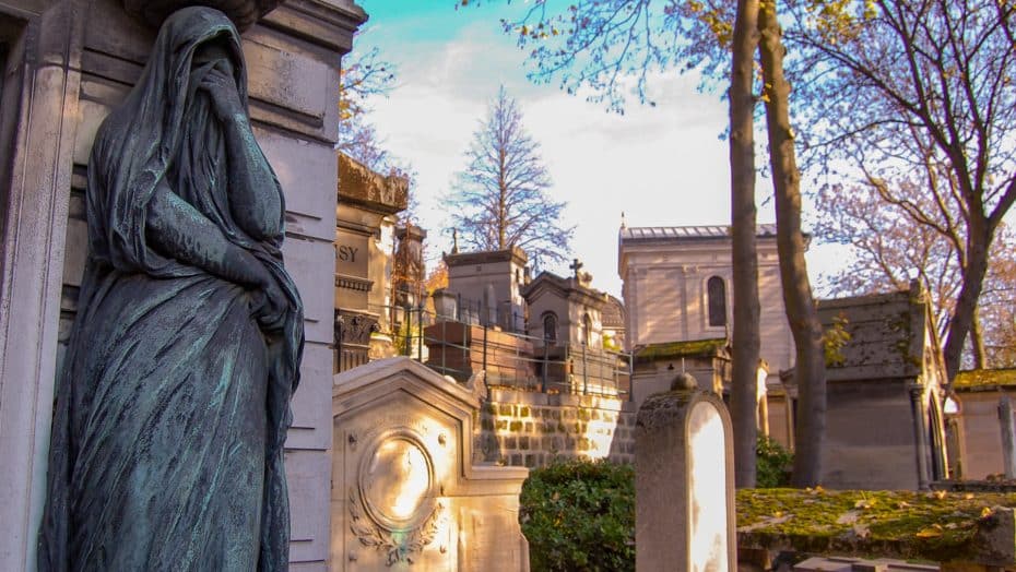 Père Lachaise es uno de los cementerios más famosos del mundo
