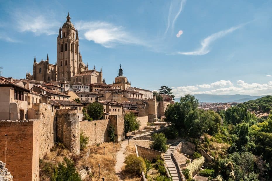 Segovia city walls - Walled cities in Spain