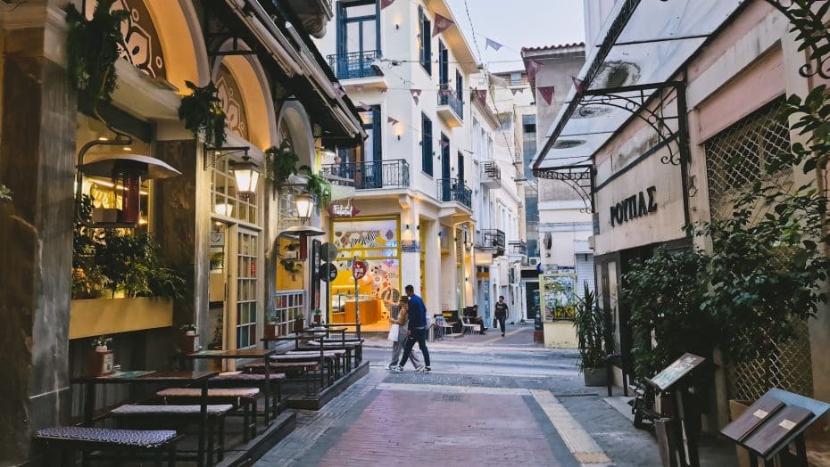 Syntagma è una zona ideale per la vita notturna e il cibo.
