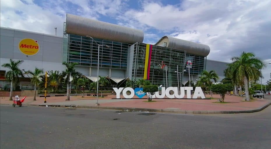 Los alrededores del centro comercial Ventura Plaza son una zona lujosa y segura donde alojarse en Cúcuta, Colombia