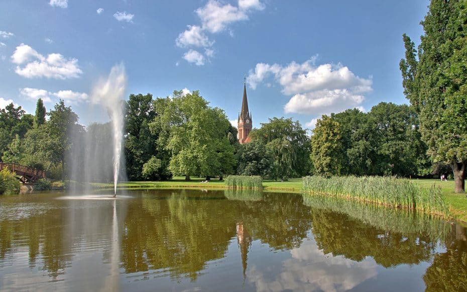 Zentrum-Süd está convenientemente situado cerca de muchas de las principales atracciones de la ciudad, como el hermoso Johannapark y el Clara-Zetkin-Park.