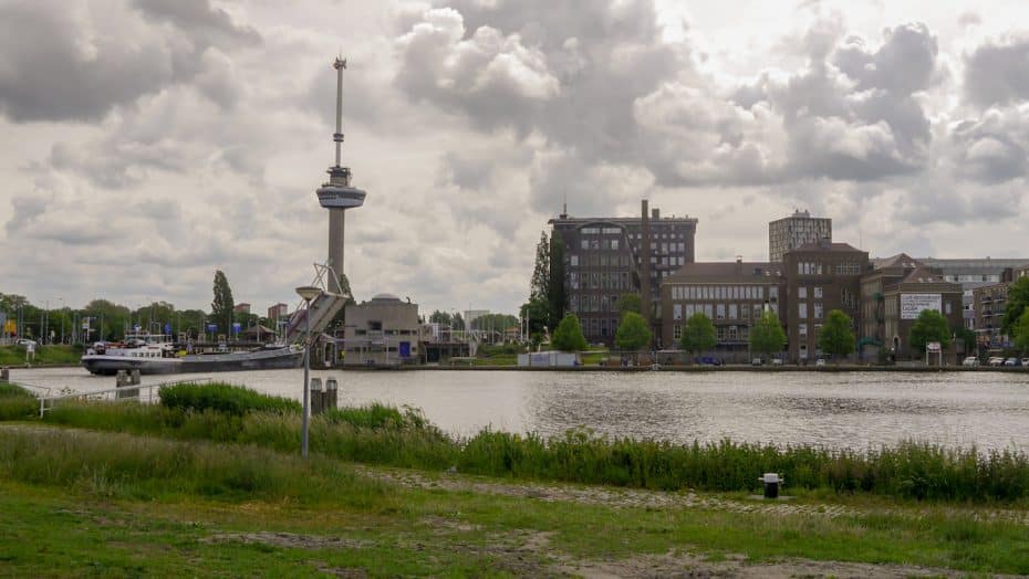 La torre Euromast mirando a Rotterdam