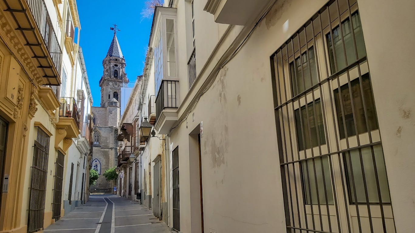 Il centro storico di Jerez de la Frontera ha molte strade affascinanti