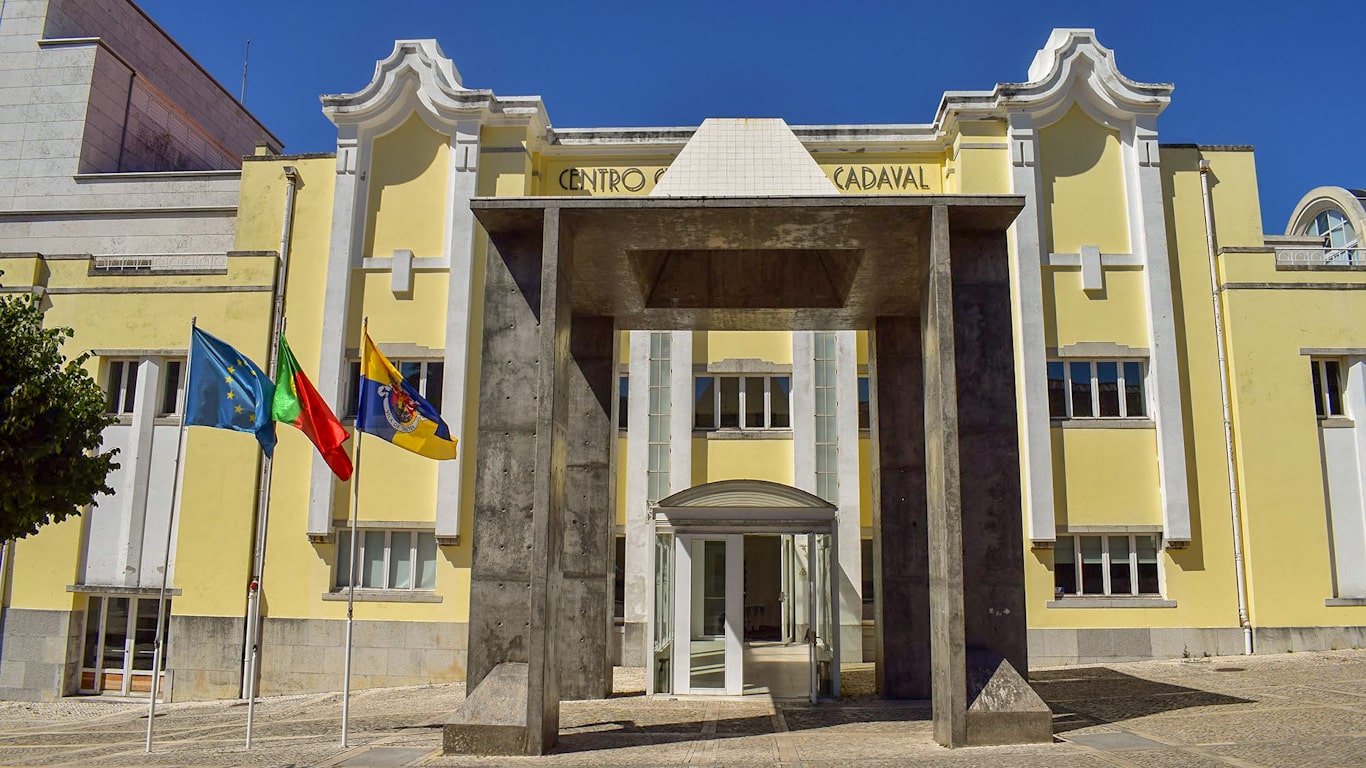 Il Centro Culturale Olga Cadaval si trova a nord del centro di Sintra ed è notevole per i suoi hotel e ostelli economici.