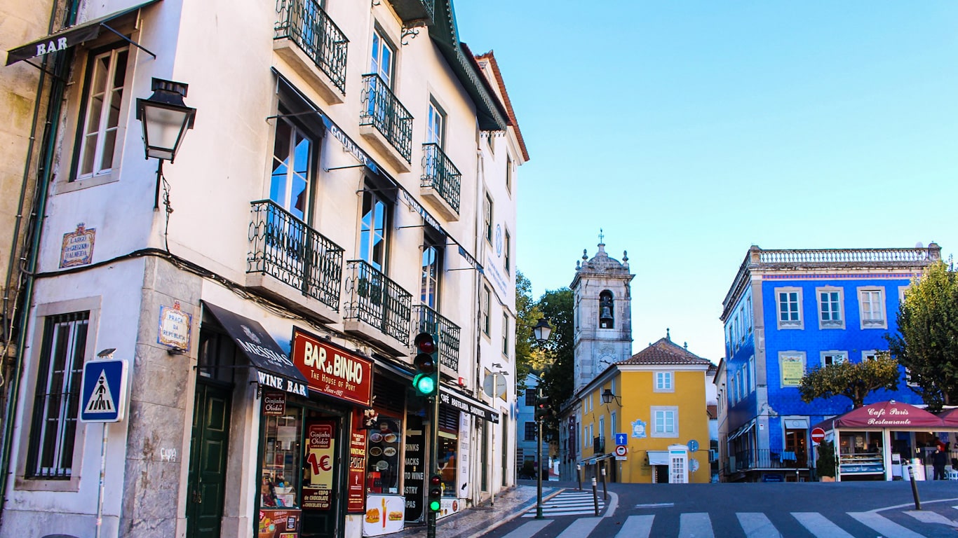 Il centro di Sintra ha diverse strade affascinanti