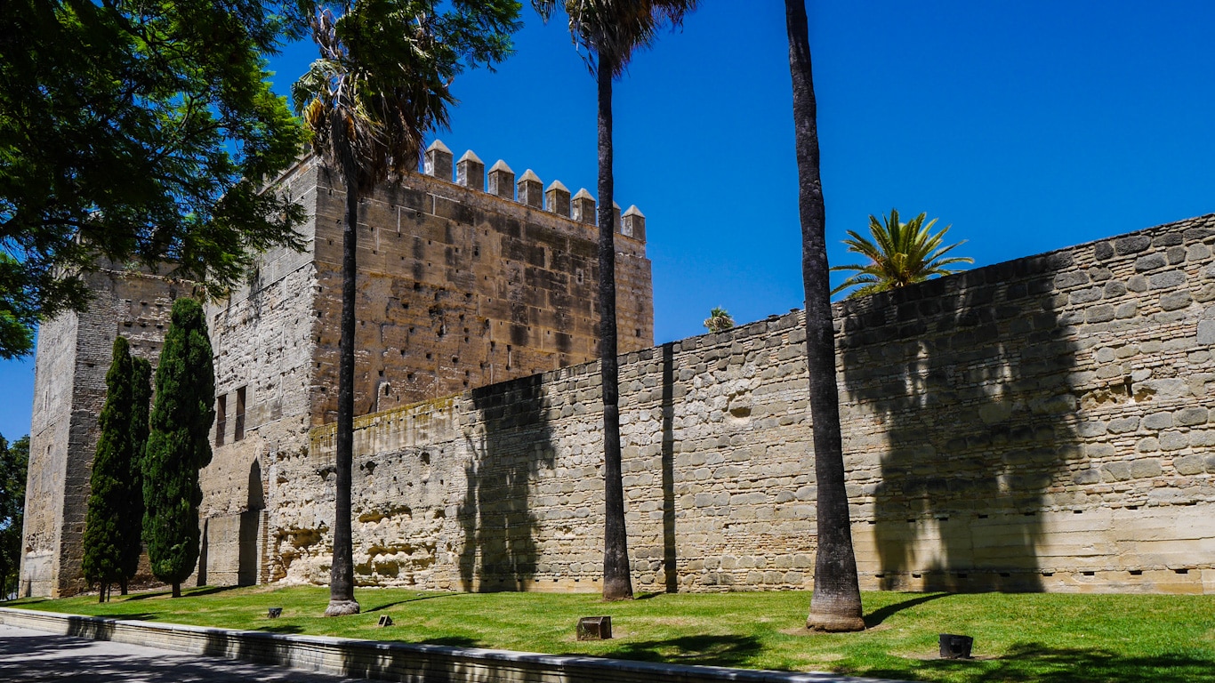 El Alcázar está en el casco antiguo de Jerez de la Frontera