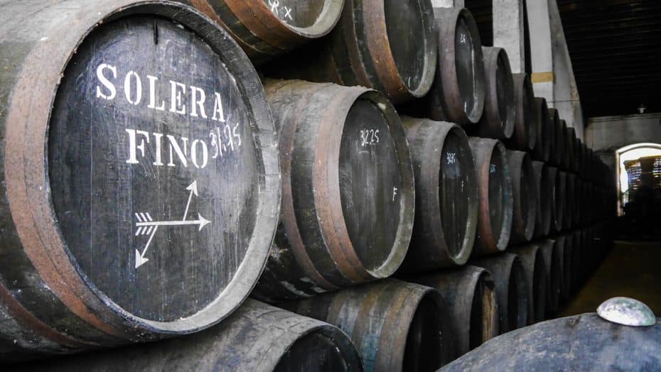 El Casco Antiguo destaca como el mejor barrio de Jerez de la Frontera por sus numerosas bodegas de vino de Jerez con degustaciones