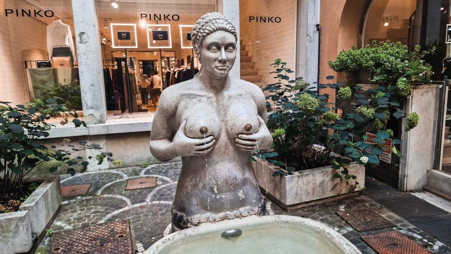 1980s Fountain of the Breasts near Via Calmaggiore - Treviso Fun Facts