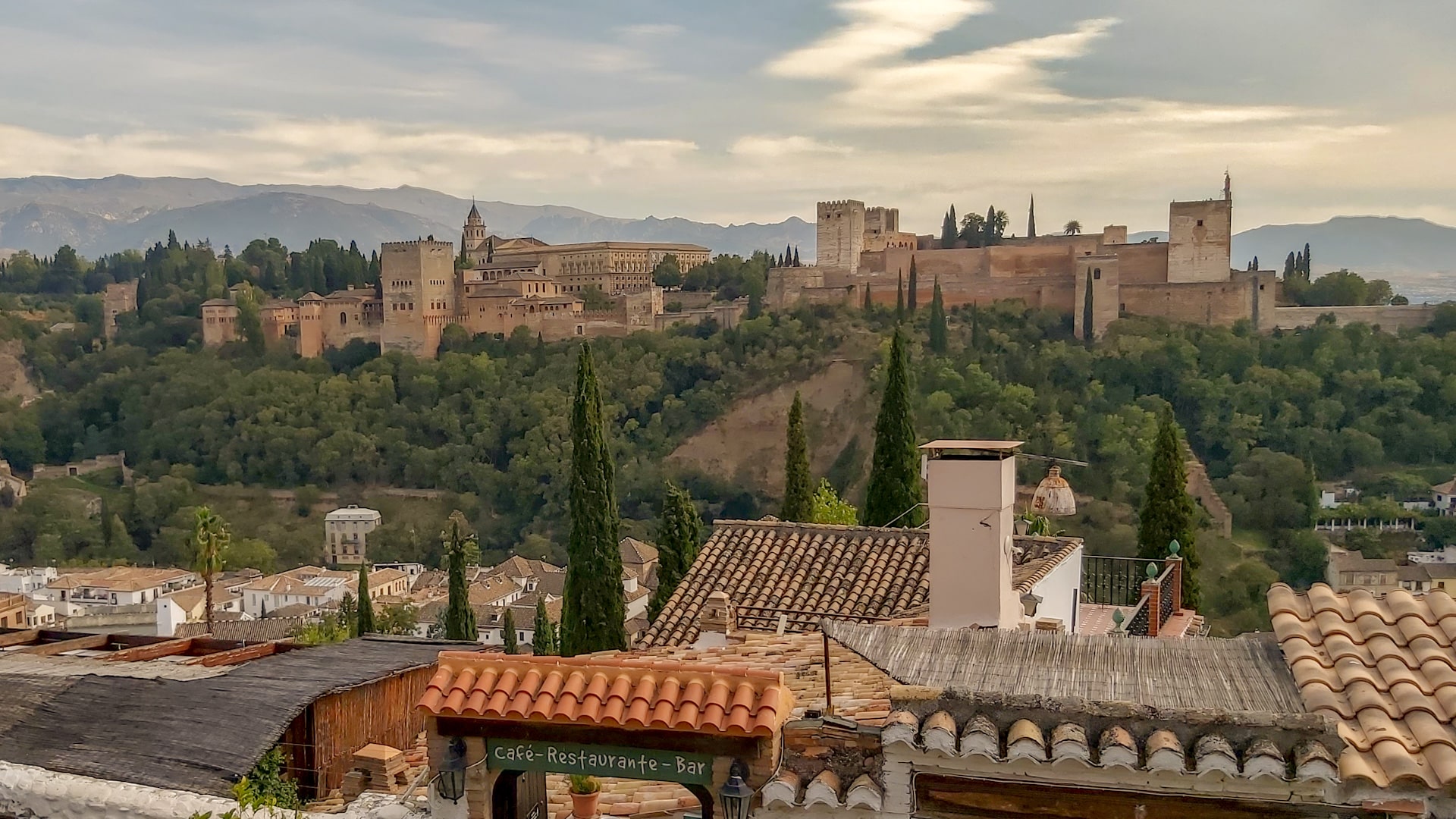 Vistes de l'Alhambra des del Mirador de Sant Nicolau a Albaicín