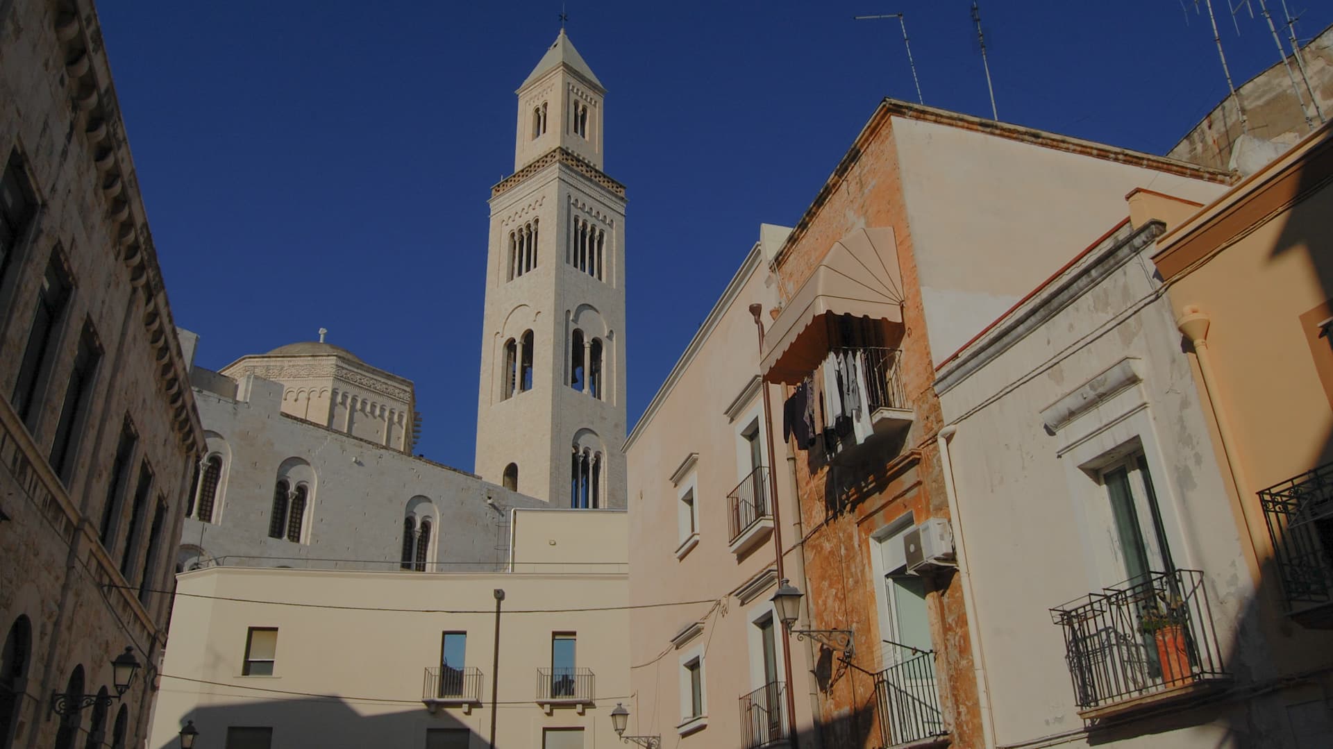 Bari Vecchia alberga la Cattedrale Metropolitana y la Basílica de San Nicola