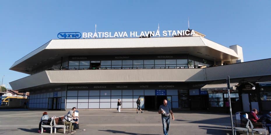 La zona de la estación central de ferrocarril es buena para los viajeros que planean explorar algo más que Bratislava.