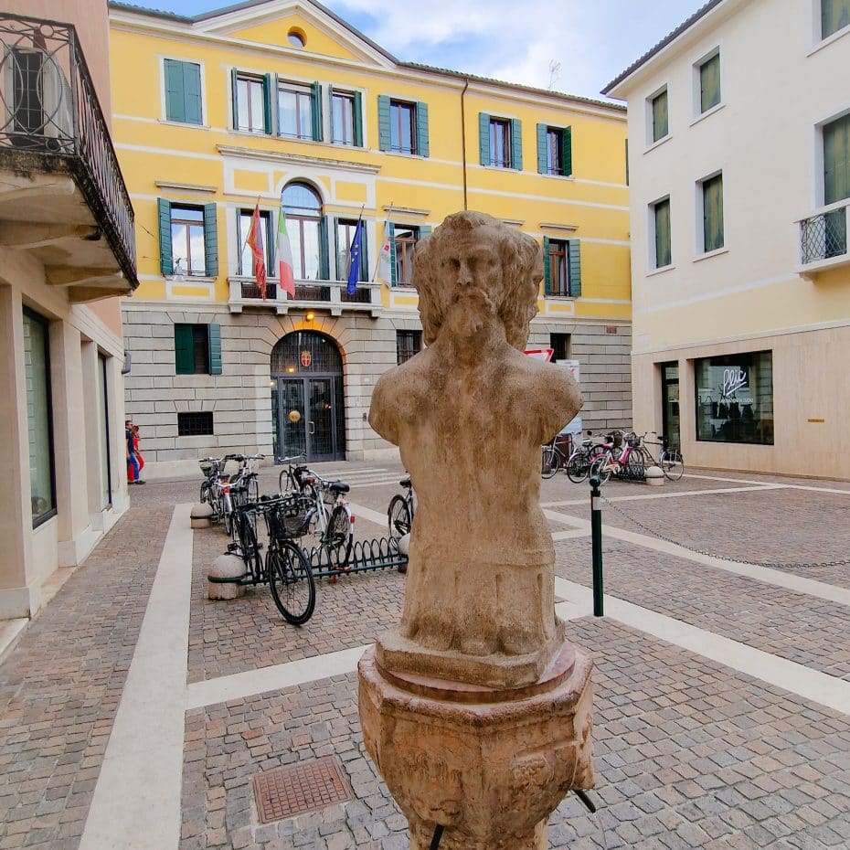 Fontana dei Tre Visi (Fuente de las Tres Caras) en Treviso