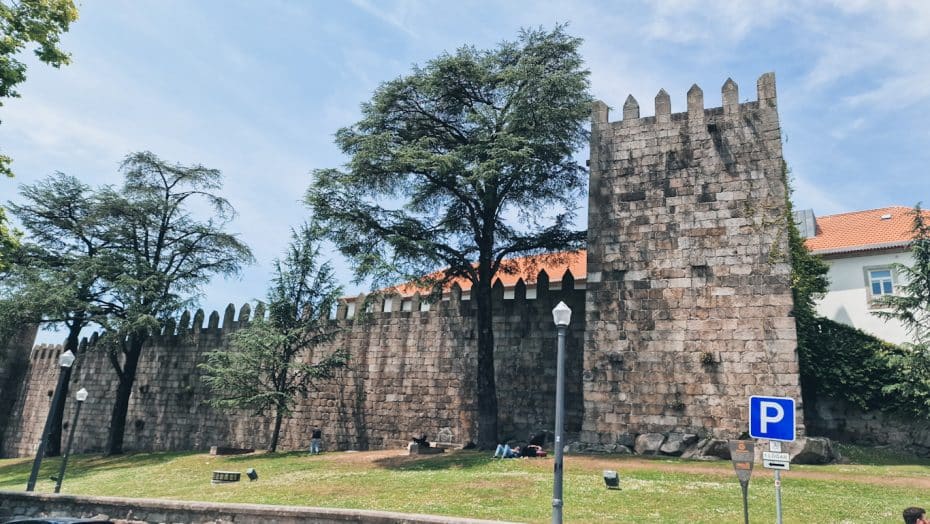 Fragment Porto's medieval walls - Porto in 2 days