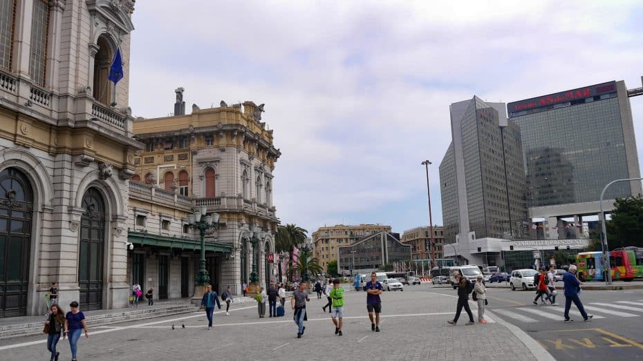 Genova Brignole es conocida por su concentración de instituciones financieras y por ser uno de los nudos de transporte de la ciudad.