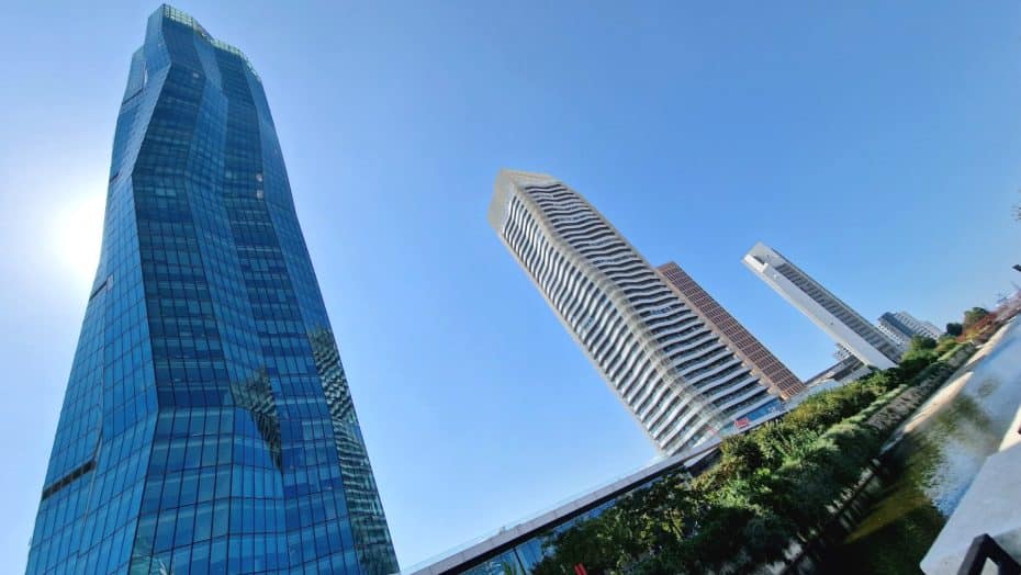 Home to some of the tallest skyscrapers in the city, Bayrakli is Izmir's new business district