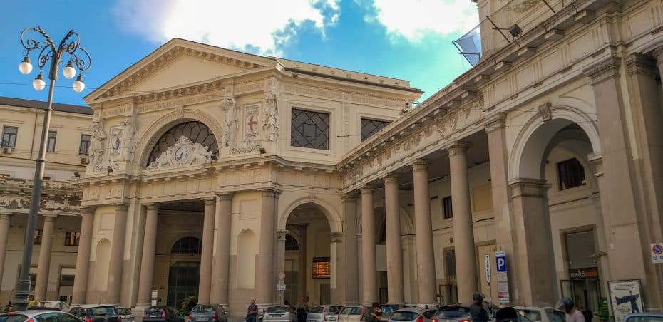 Piazza del Principe alberga el principal nudo ferroviario de Génova.