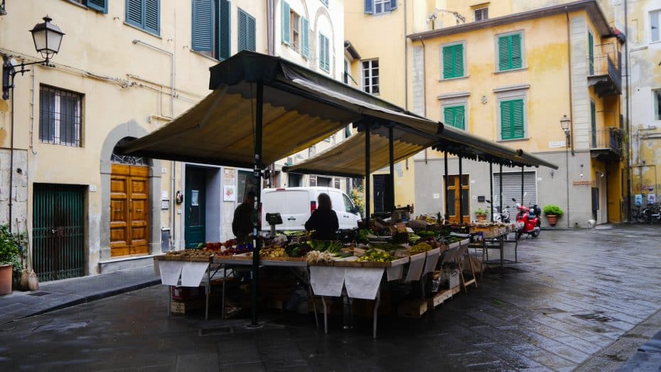Pisa's Centro Storico is full of charming street markets and quaint narrow streets