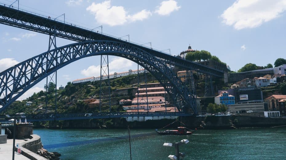 Puente de Oporto desde el barrio de Ribeira
