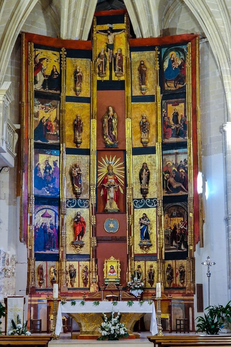 Restored altarpieces made by the painter Juan de Borgoña