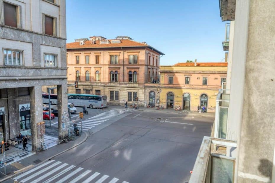 L'area che circonda la stazione di Bologna Centrale è ideale se si intende viaggiare in treno verso altre città.