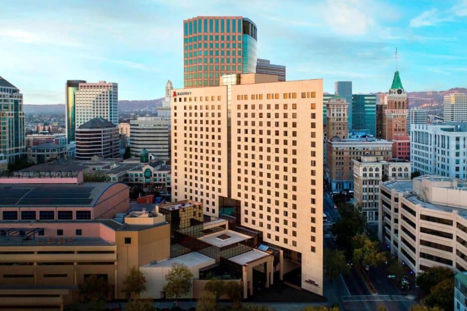 La zona migliore per soggiornare a Oakland è il centro città, in quanto ospita il meglio che la città ha da offrire. Il nostro hotel preferito nella zona è l'Oakland Marriott City Center (nella foto).