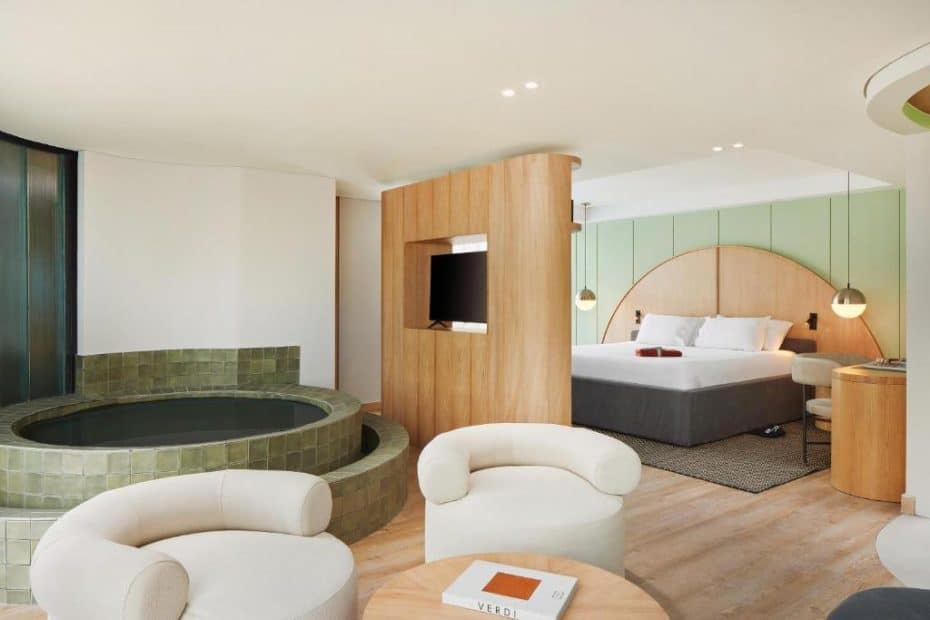 Las habitaciones minimalistas del Hotel Wellcomm lo convierten en uno de los mejores alojamientos de El Poblado, Medellín.