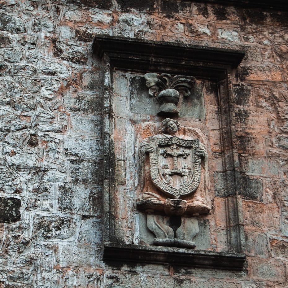 Velarde coat of arms