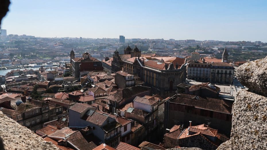 Vistas desde la Torre dos Clérigos en Oporto