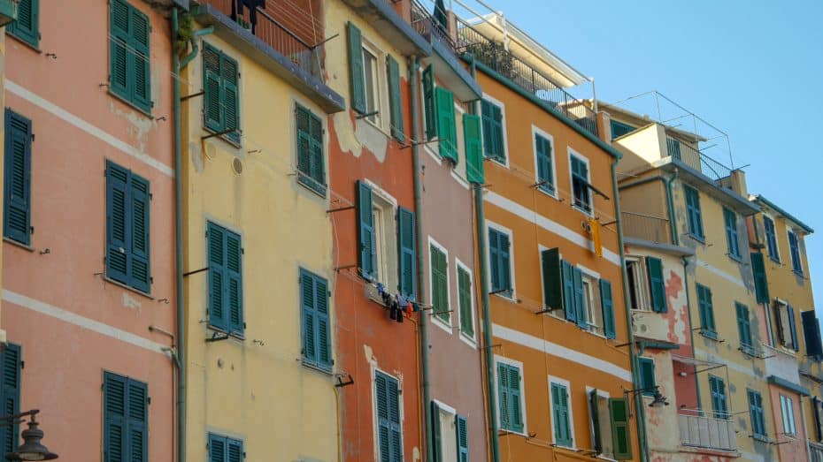 Splendidi edifici color pastello a Manarola, in Liguria