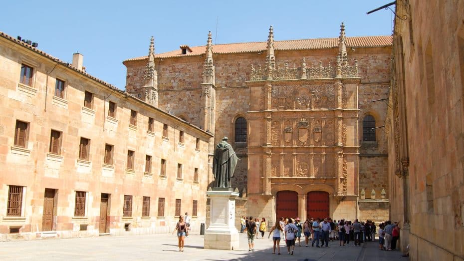 Il Centro Histórico è ricco di storia e di bellezze architettoniche, con splendidi monumenti come la Plaza Mayor, la Cattedrale Nuova e la Cattedrale Vecchia e l'Università di Salamanca.