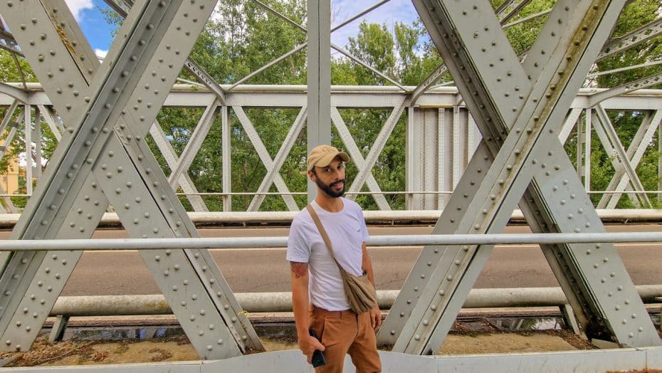 Luis capturado en el Puente de Hierro con un XIX, como de XIXERONE