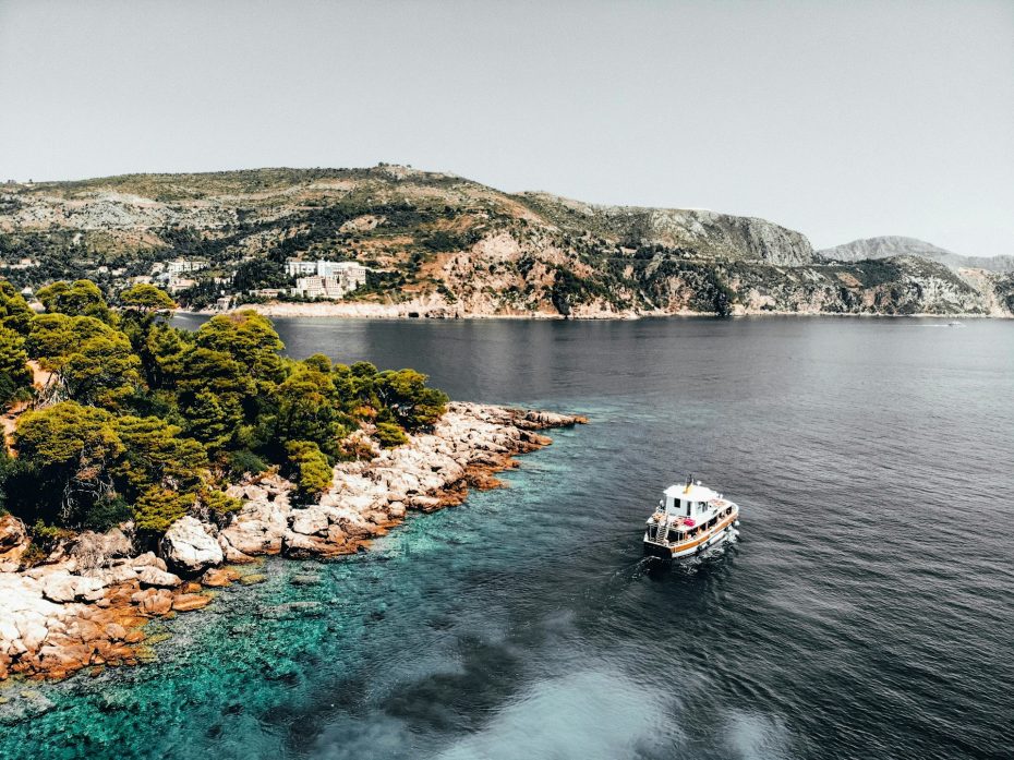 Ploce es conocida por sus impresionantes vistas del mar Adriático y su proximidad a las principales atracciones de Dubrovnik.