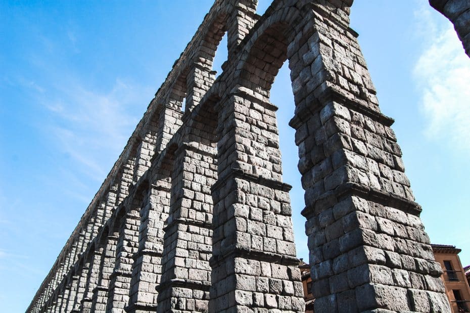 Allotjar-se a prop de l'Aqüeducte és ideal per als que vulguin dormir a prop un dels monuments més emblemàtics de Segòvia.