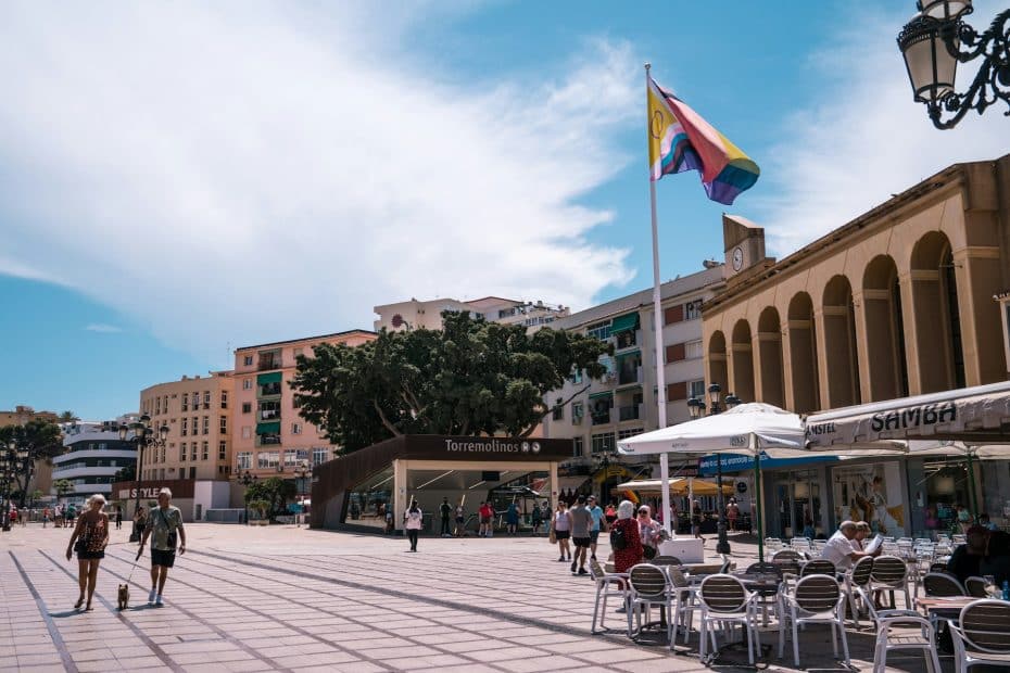 Torremolinos City Center is the perfect spot for those who want to experience the vibrant queer nightlife scene and immerse themselves in the lively atmosphere of this bustling town