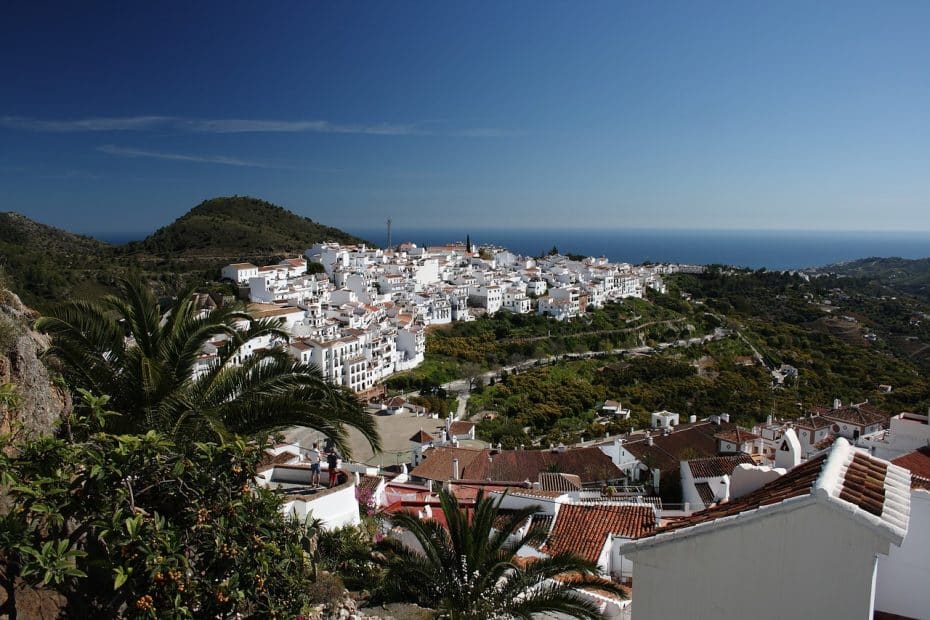 Vistes de Frigilana i el mar Mediterrani