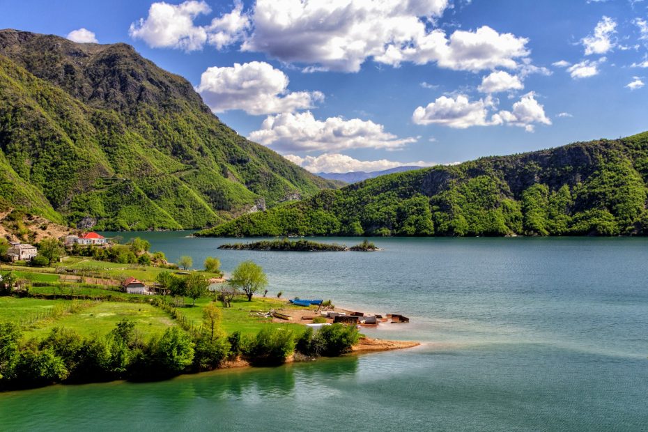 Albania significa Tierra Blanca en latín