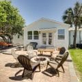 Chic Coastal Cottage with Fire Pit Walk to Pier