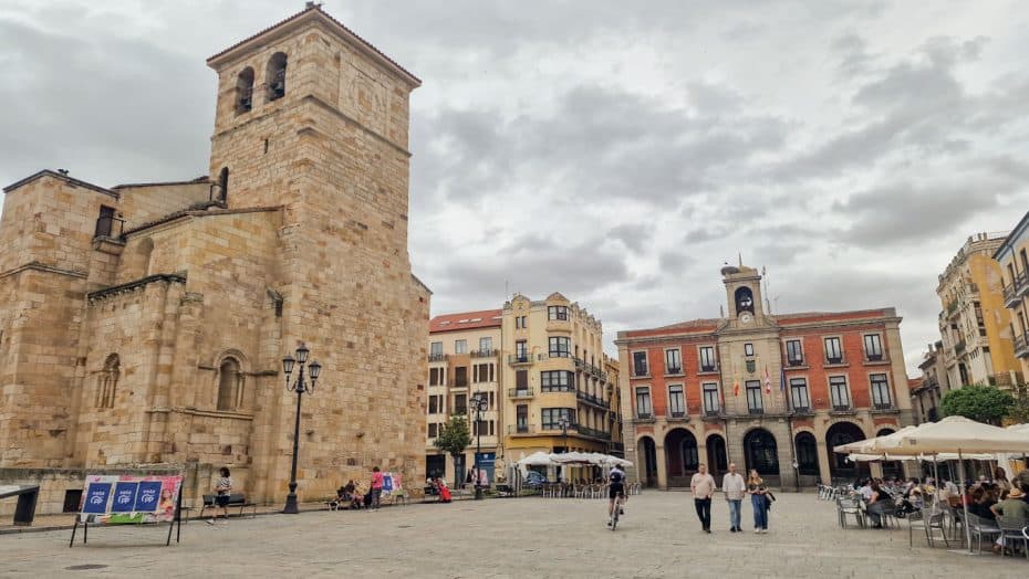 Plaza Mayor è il punto focale di Zamora e offre una posizione centrale che rende facile esplorare il resto della città.