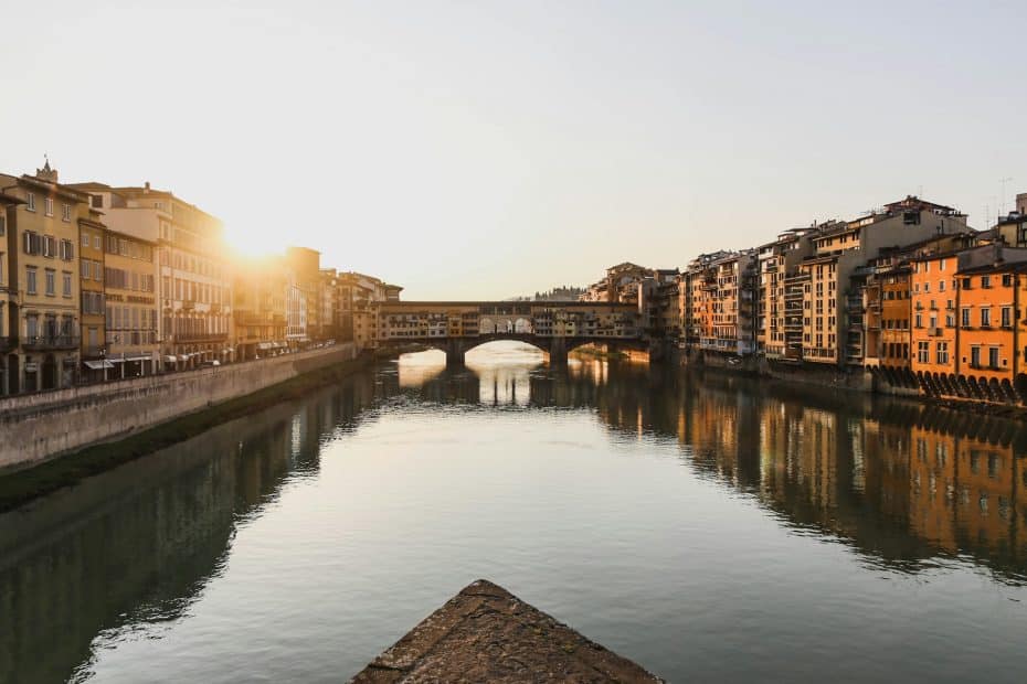 El Ponte Vecchio es una de las principales atracciones de Florencia