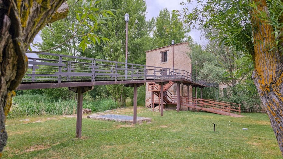 Al sud del riu Duero, el Barri de Cabañales ofereix un ambient més residencial amb els seus tranquils carrers i botigues locals.