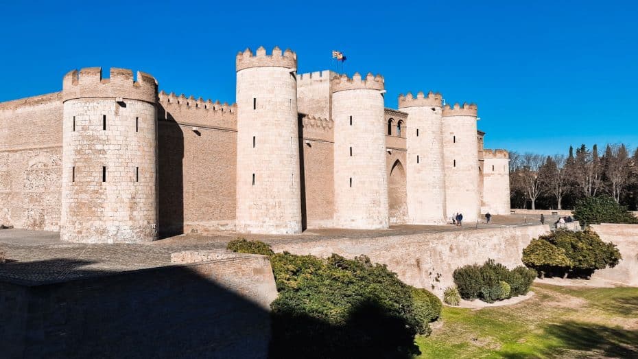 El Palacio de la Aljafería es uno de los mejores ejemplos de arquitectura musulmana al norte de Granada.