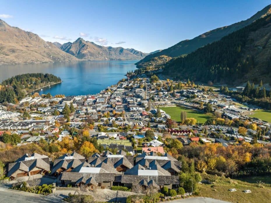 Ottima posizione per gli escursionisti e gli amanti della natura, Queenstown Hill vanta incredibili viste panoramiche sulla città e sul lago.