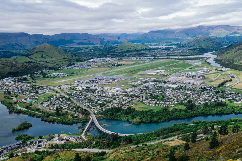 Frankton e l'area dell'aeroporto di Queenstown sono basi comode per viaggi brevi o voli anticipati.